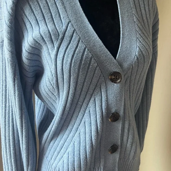 CAbi Scenic Cardigan Sweater Elegant Knitwear - Picture 3 of 11